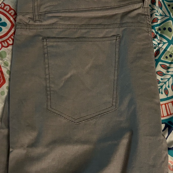 Kenneth Cole new with tags size 38/32 - Picture 2 of 4